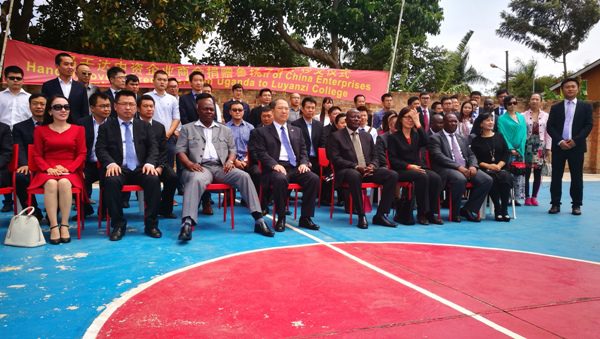 Chinese Business Community in Uganda Donates a Basketball Court and Scholastic Materials to a Ugandan School