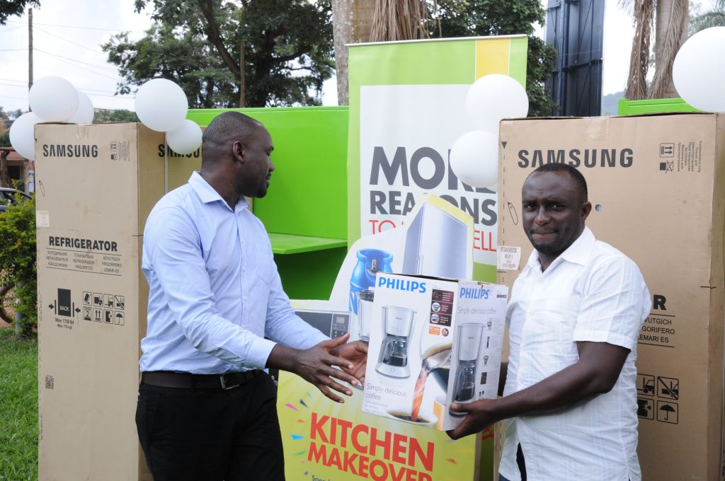 Photos: Shell Select customers rewarded with A Kitchen Makeover ...