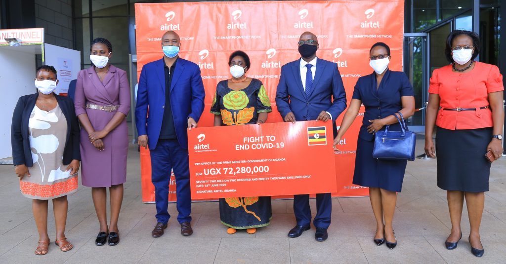  Airtel Uganda staff donate Shs72 million to health workers at border towns