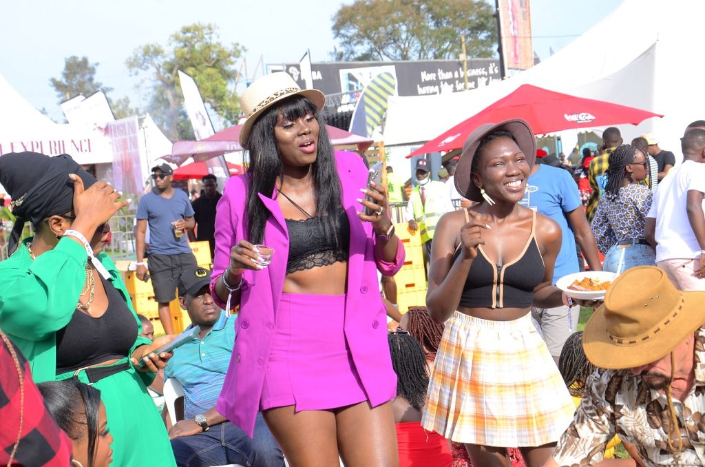  Pictorial: Party Goers Celebrate Blankets & Wine’s 10th Anniversary with Style