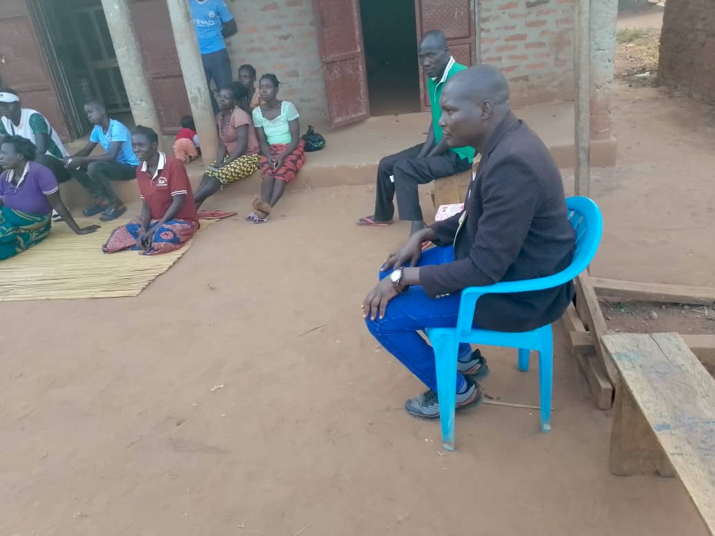  Hon. Likambo Bahti Taylor shares his farming experience with Kibanda North county people, tells them to utilize PDM & Emyooga cash perfectly